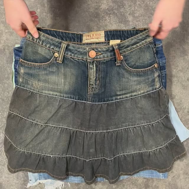 Miniskirts Y2K ♻️ 

#y #kfashion #k #kaesthetic #s #sfashion #kstyle #aesthetic #koutfits…