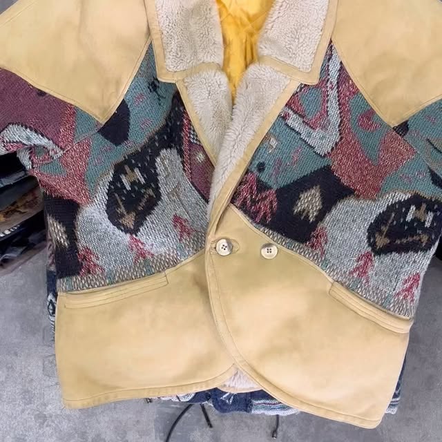 AZTEC JACKETS 🔝🌈

#aztec #mexico #azteca #art #mexica #mayan #indigenous #nativeamerica…